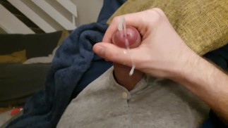 用慢动作回放射精在自己身上