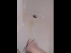WET TEEN PUSSY SQUIRTS ON HAIRBRUSH