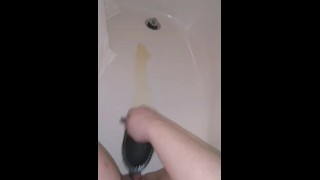 SQUIRTS OF WET TEEN PUSSY ON HAIRBRUSH