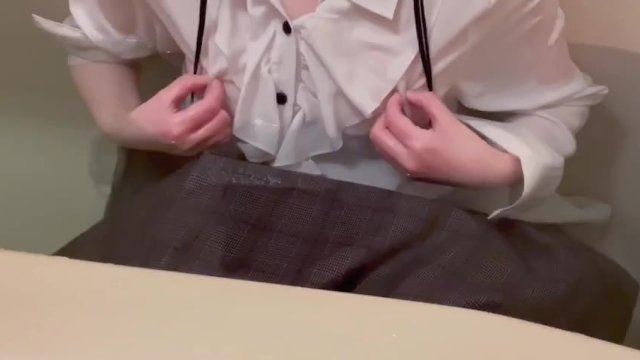 【乳首オナニー】着衣水濡れフェチが乳首だけでいけるようになりたくてひたすら弄ってる動画