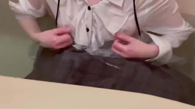 【乳首オナニー】着衣水濡れフェチが乳首だけでいけるようになりたくてひたすら弄ってる動画