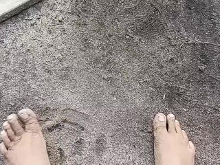 Playing in the Dirt with my Feet