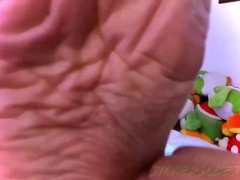 StonerSoles #5 - Feet CloseUp ASMR Scratching