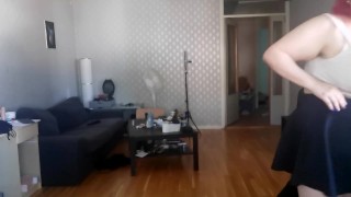Limpando minha sala de estar e dançando