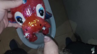 Red-blue dragon peeing#1