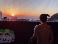 露天風呂付き温泉宿でのんびり入浴する素人日本人女性 - Screenshot 15 of 16 - Petite