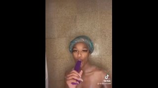 EBONY TRANNY SHOWERING 🧼 CLEANING THAT PUSSY(Onlyfansのフルビデオ)のリンク