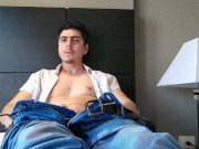 Preview 3 of 1a vez derramando mi leche para la comunidad Pornhub - Hombre guapo se relaja en su cuarto de hotel