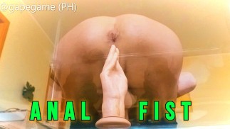 Anal Fisting auf Glastisch