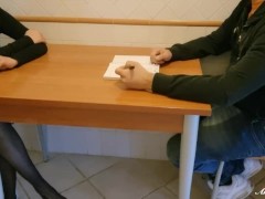 Studentessa vogliosa si offre di scopare per passare esame (DIALOGHI IN ITALIANO)