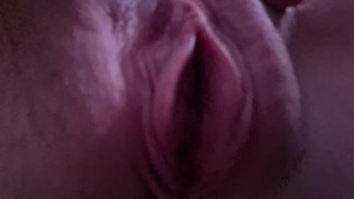 Пренебрежительное отношение к моему парню, который носит мою одежду | Неженка | унижение