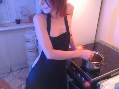 Горячая сучка готовит терияки и седлает член на кухне - Screenshot 11 of 16 - Asmr