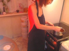 Горячая сучка готовит терияки и седлает член на кухне - Screenshot 4 of 16 - Naked Cooking