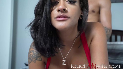 Jealous Cuck veut voir comment Big Naturals femme triche - Zoey Sinn -