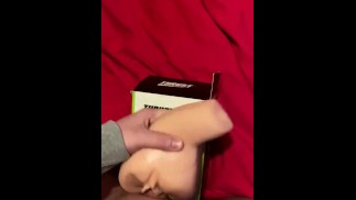 Играю со своей силиконовой киской и кончаю на всю кровать 