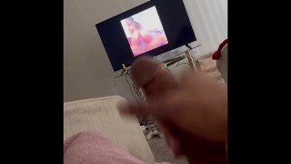 Golpeando mi polla al porno en la pantalla grande hasta que me nuezca !!