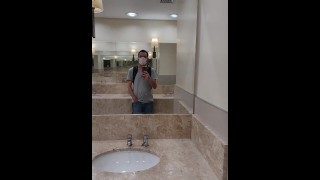 winkelcentrum spiegel van het toilet mij