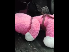女装 ペダルパンピング ぬいぐるみ エナメルパンプス 運転 フェチ - Screenshot 3 of 16 - Trampling
