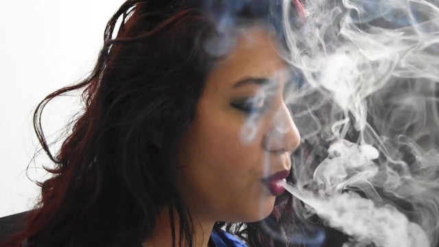Smoke Merit белые 120-е на переднем плане
