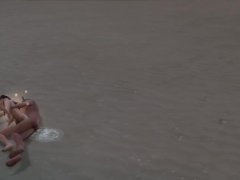 водолаз поимел девушку прям на песчаном пляже