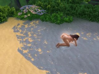 Девушка мастурбирует на пляже