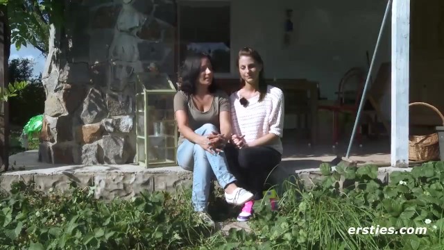 Freundinnen aus Kassel drehen ein intimes Sexvideo