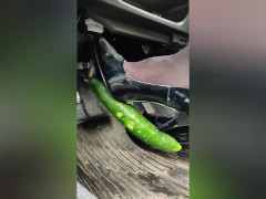 女装 ハイヒール クラッシュフェチ 黒パンスト 踏み潰し 車内 - Screenshot 14 of 16 - Foot Fetish