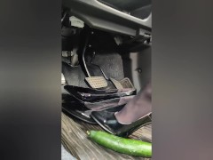 女装 ハイヒール クラッシュフェチ 黒パンスト 踏み潰し 車内 - Screenshot 5 of 16 - Tight