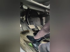女装 ハイヒール クラッシュフェチ 黒パンスト 踏み潰し 車内 - Screenshot 6 of 16 - Crush Fetish