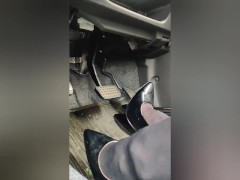女装 ハイヒール クラッシュフェチ 黒パンスト 踏み潰し 車内 - Screenshot 8 of 16 - Leg Fetish