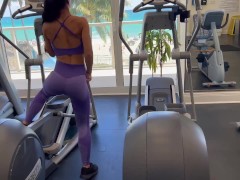 Video HOT fitness model gets picked up at the gym - 4K