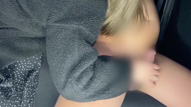 【車の中で乳首責められるのきもちいぃ】乳首を舐めながらやらしく手コキ