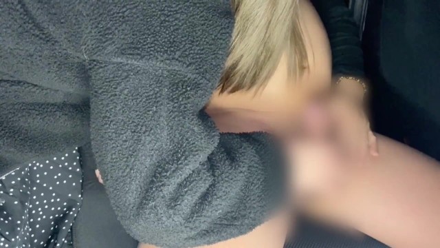 【車の中で乳首責められるのきもちいぃ】乳首を舐めながらやらしく手コキ