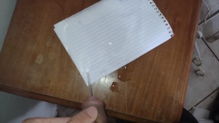 meando en un papel