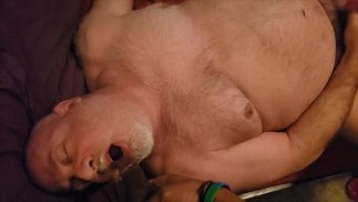 Медведь получает ОГРОМНЫЙ уход за лицом!