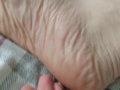 I Bet You Wanna See These Feet! PAWG Foot Fetish All Natural Toes Big Hairy Girl Pretty Feet
