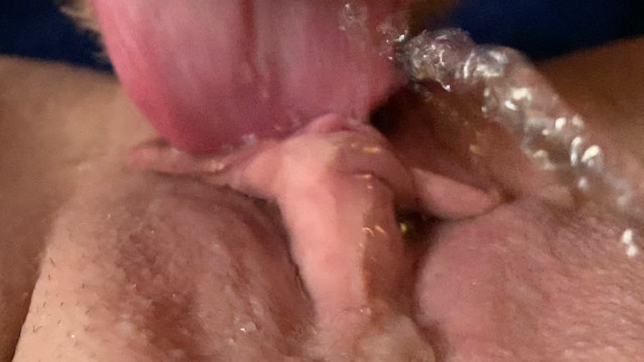 Lick my clitoris
