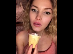 Грязная сучка поедает мороженное: - Screenshot 5 of 16 - Natural Tits