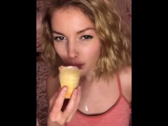 Грязная сучка поедает мороженное: - Screenshot 7 of 16 - Slut