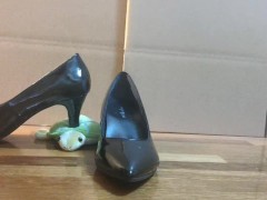 女装オナニーしながらエナメルパンプスで踏み潰し 射精する - Screenshot 15 of 16 - Legworship