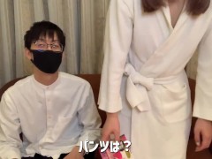 セクシーな衣装でローター遊びをしてる彼女　むちむちに堪らずパンツをずらして生ハメ！ - Screenshot 2 of 16 - Point Of View