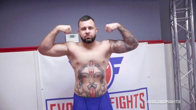 黒髪のムチムチ巨乳お姉さんがエロレスリング勝負してフェラ責め