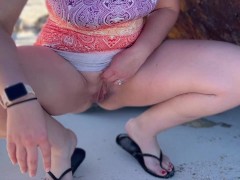 Daring pee on beach in Cancun, Mexico with people around - Screenshot 7 of 16 - Piss