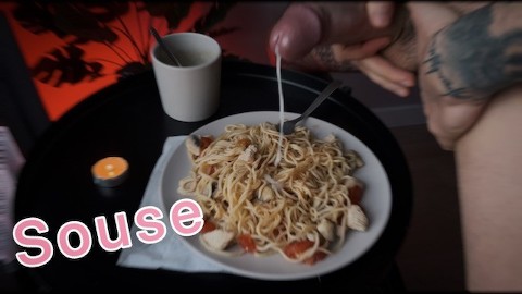 このパスタソースは使い慣れた:)を味わう