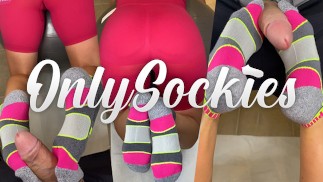 Teen In Yoga Shorts Makes Me Cum All Over Her Feet