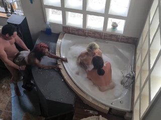 Interracial 3 girls 1 cock 4some BLOWJOB_and pussy fucking swapping in_and out of SPA BATH