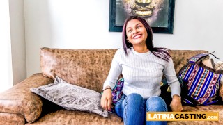 Sprankelend Latina Schatje Neemt Graag Diepe Anale Seks Voor Een Baan