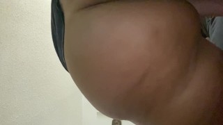 Mamá chupa consolador y doble penetración anal y coño