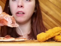 Mukbang ASMR poisson saucisse lard pizza, lien en bio pour mon site 