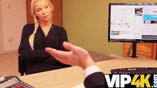 LOAN4K. MILF donne la chatte à un homme qui échange de l’argent contre une affaire sexuelle